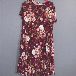 EUC Burgundy floral Napa